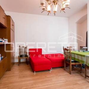 Svestrana kuća na rubnom dijelu Starog grada, Novi Vinodolski, 182 m²