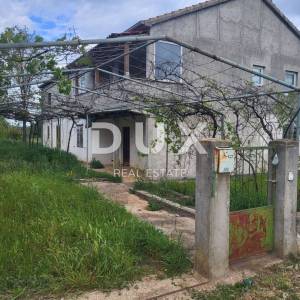 SVETI FILIP I JAKOV, SIKOVO - prizemlje sa okućnicom za adaptaciju