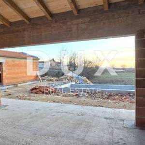  SV.PETAR U ŠUMI - Prizemnica sa bazenom u izgradnji!