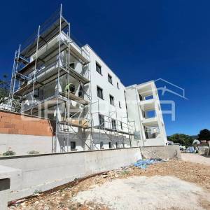 Top lokacija u Dalmaciji – Rogoznica, 70m od mora, useljenje ljeto 2025!