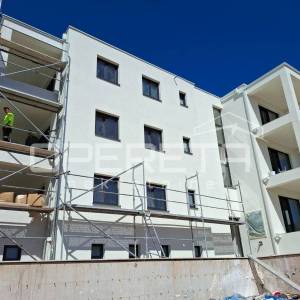 Top lokacija u Dalmaciji – Rogoznica, 70m od mora, useljenje ljeto 2025!