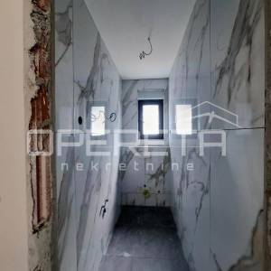 Top lokacija u Dalmaciji – Rogoznica, 70m od mora, useljenje ljeto 2025!