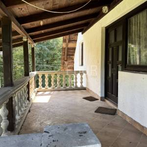 Tounj - okolica, samostojeća kuća 200m2, terasa, balkon