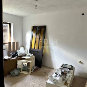 Tounj - okolica, samostojeća kuća 200m2, terasa, balkon