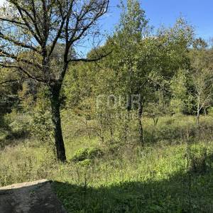 Tounj - okolica, samostojeća kuća 200m2, terasa, balkon