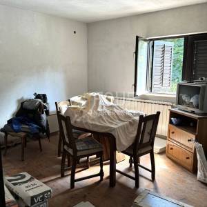 Tounj - okolica, samostojeća kuća 200m2, terasa, balkon