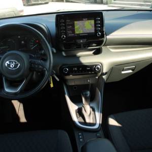 Toyota Yaris 1.5 Hybrid AUTOMATIK *NAVIGACIJA, KAMERA*