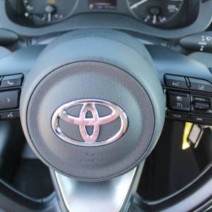 Toyota Yaris 1.5 Hybrid AUTOMATIK *NAVIGACIJA, KAMERA*