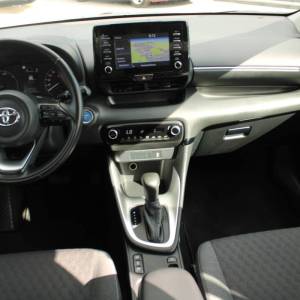Toyota Yaris 1.5 Hybrid AUTOMATIK *NAVIGACIJA, KAMERA*