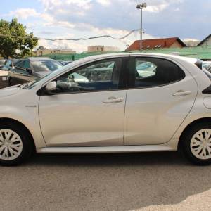 Toyota Yaris 1.5 Hybrid AUTOMATIK *NAVIGACIJA, KAMERA*