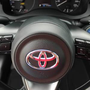 Toyota Yaris 1.5 Hybrid AUTOMATIK *NAVIGACIJA, KAMERA*