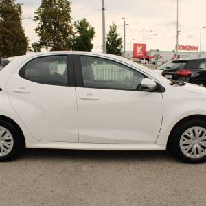 Toyota Yaris 1.5 Hybrid AUTOMATIK *NAVIGACIJA, KAMERA*