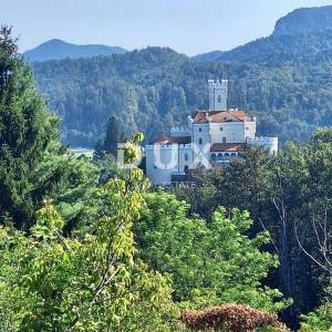 TRAKOŠĆAN, BEDNJA - drvena kućica s pogledom na Trakošćanski dvorac!