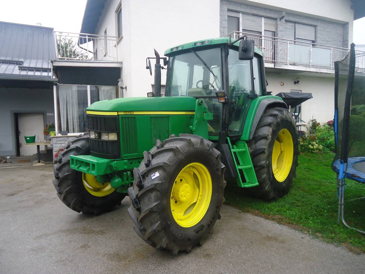Traktor John Deere 6810