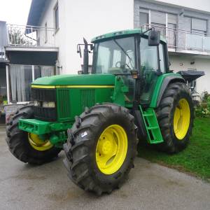 Traktor John Deere 6810