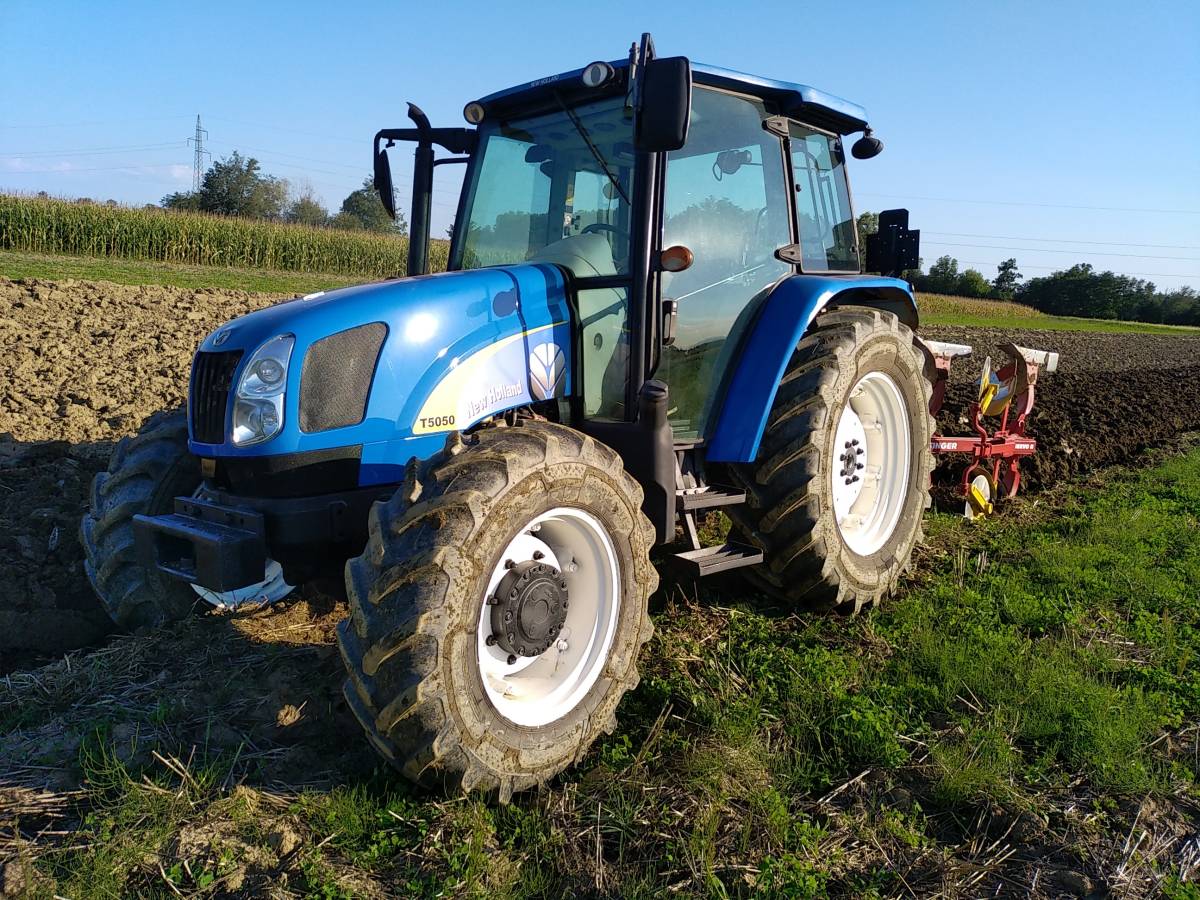 Traktor NEW HOLLAND T5050--100 ks