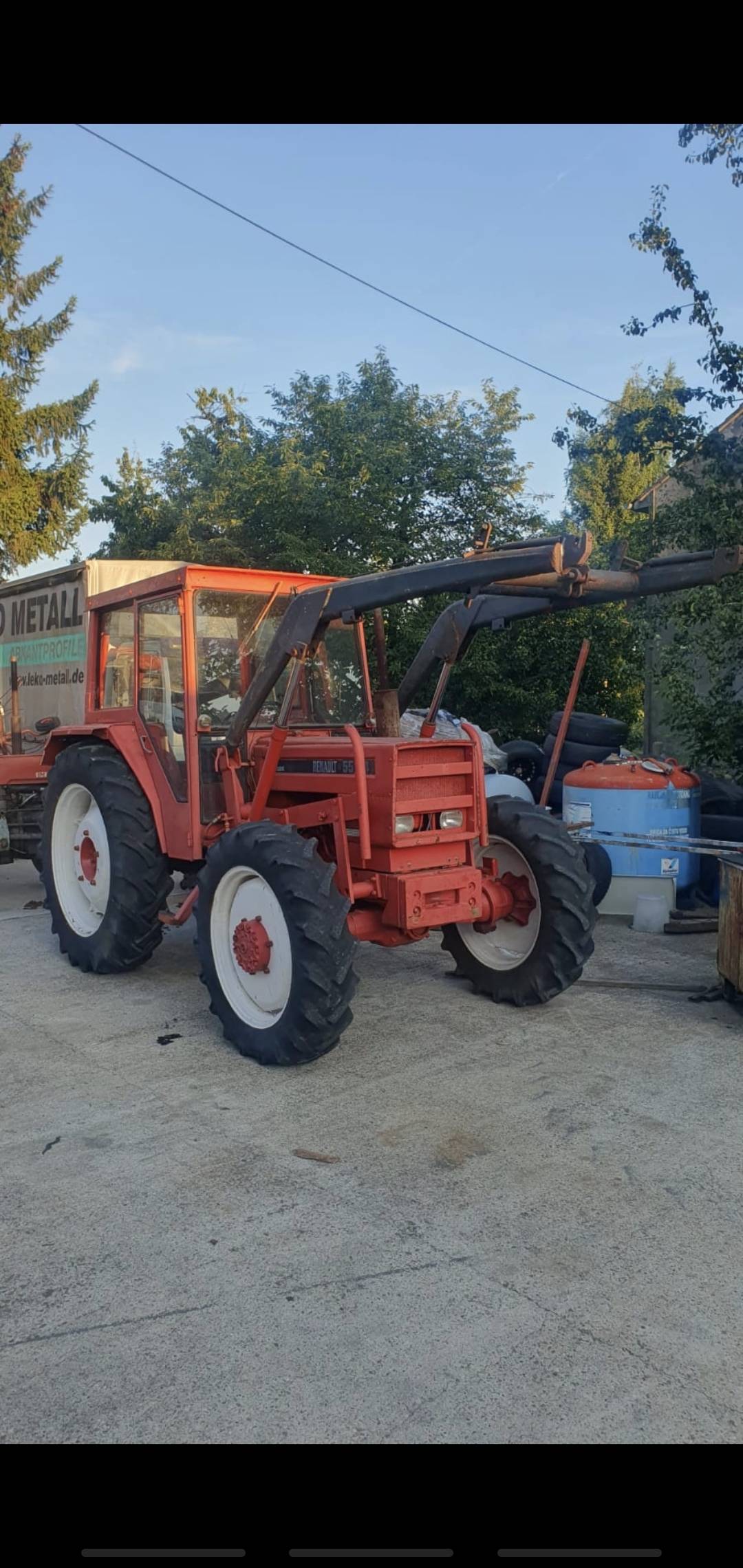 Traktor renault  sa utovarivacem