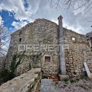 Tri kuće u nizu za renovaciju na izvrsnoj lokaciji s panoramskim pogledom