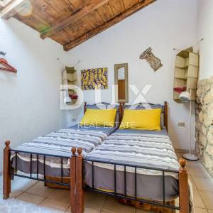 TRIBALJ, okolica Crikvenice -  Dvije kamene kuće s bazenom na mirnoj lokaciji okruženoj zelenilom