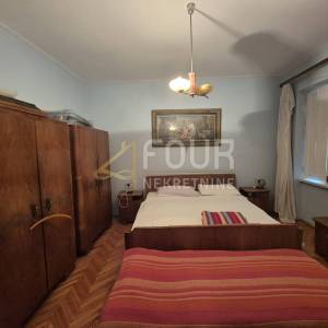 Tribalj, šarmantna starina s dvorištem i pomoćnim objektima