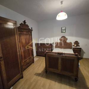 Tribalj, šarmantna starina s dvorištem i pomoćnim objektima