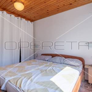 Troetažna kuća s dvorištem i pogledom na more, Trgetari, 247,26 m2