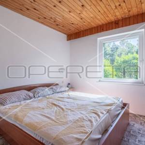 Troetažna kuća s dvorištem i pogledom na more, Trgetari, 247,26 m2