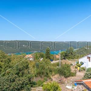 Troetažna kuća s dvorištem i pogledom na more, Trgetari, 247,26 m2