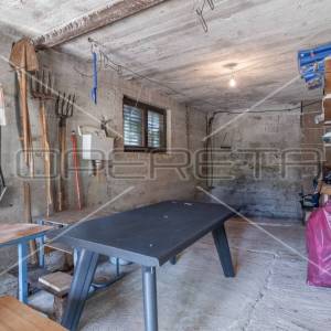 Troetažna kuća s dvorištem i pogledom na more, Trgetari, 247,26 m2