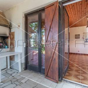 Troetažna kuća s dvorištem i pogledom na more, Trgetari, 247,26 m2
