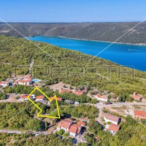 Troetažna kuća s dvorištem i pogledom na more, Trgetari, 247,26 m2