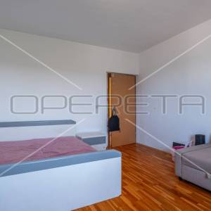 Troetažna kuća s dvorištem i pogledom na more, Trgetari, 247,26 m2