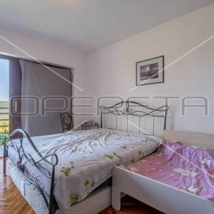 Troetažna kuća s dvorištem i pogledom na more, Trgetari, 247,26 m2