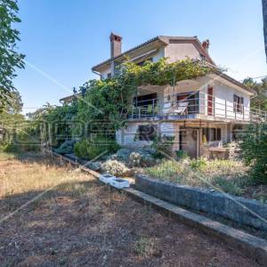 Troetažna kuća s dvorištem i pogledom na more, Trgetari, 247,26 m2