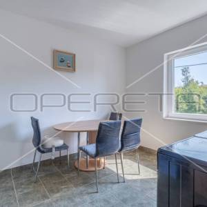 Troetažna kuća s dvorištem i pogledom na more, Trgetari, 247,26 m2