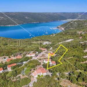 Troetažna kuća s dvorištem i pogledom na more, Trgetari, 247,26 m2
