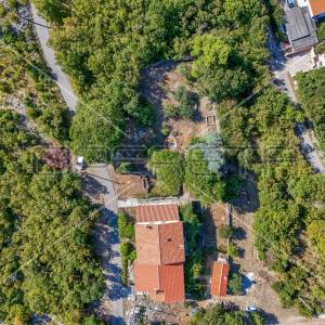 Troetažna kuća s dvorištem i pogledom na more, Trgetari, 247,26 m2
