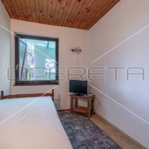 Troetažna kuća s dvorištem i pogledom na more, Trgetari, 247,26 m2