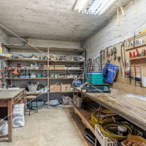 Troetažna kuća s dvorištem i pogledom na more, Trgetari, 247,26 m2