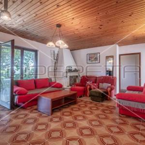 Troetažna kuća s dvorištem i pogledom na more, Trgetari, 247,26 m2
