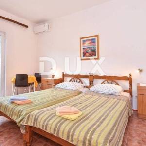 TROGIR, ČIOVO - Kuća prvi red do mora