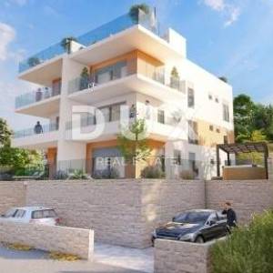 TROGIR, ČIOVO - penthouse u blizu plaže