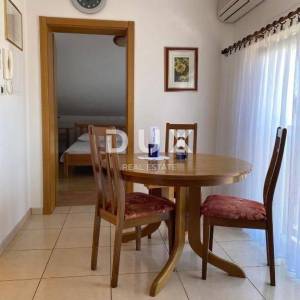 TROGIR, ČIOVO - Prostrana apartmanska kuća u blizini mora