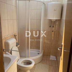 TROGIR, ČIOVO - Prostrana apartmanska kuća u blizini mora