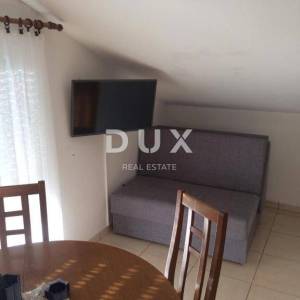 TROGIR, ČIOVO - Prostrana apartmanska kuća u blizini mora