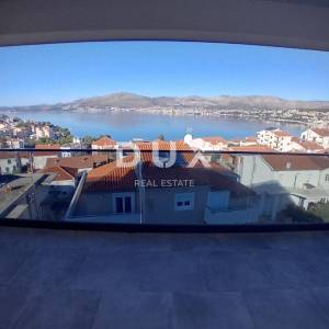 TROGIR, OKRUG GORNJI - Penthouse na vrhunskoj lokaciji s panoramskim pogledom na more i otoke!
