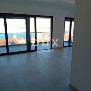 TROGIR, OKRUG GORNJI - Penthouse na vrhunskoj lokaciji s panoramskim pogledom na more i otoke!