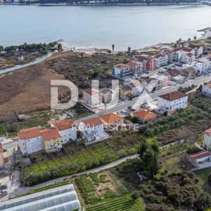 TROGIR, PANTAN - Građevinsko zemljište na vrhunskoj lokaciji! Prilika za graditelje!