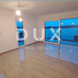 TROGIR - penthouse u blizu plaže