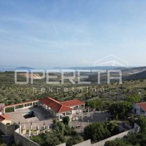 Trogir, Plano, građevinsko zemljište sa pogledom na zaljev